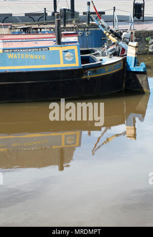 Chiatte in chiatta braccio di Gloucester Docks Foto Stock