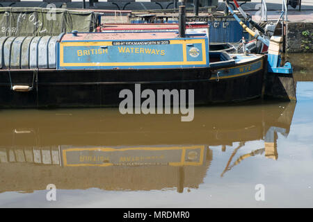 Chiatte in chiatta braccio di Gloucester Docks Foto Stock