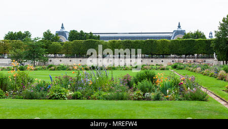 Jardin des Tuileries, Parigi, Francia. La sezione di espansiva del giardino formale nel nord di Parigi popolare per il riposo e il relax. Foto Stock