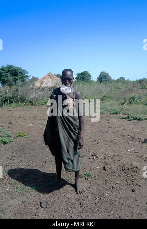 Tribù dei Mursi donna - 05 ottobre 2012 , Valle dell'Omo, Etiopia Foto Stock