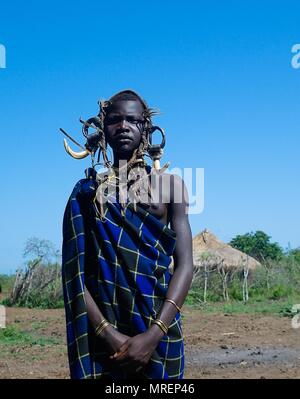 Tribù dei Mursi donna - 05 ottobre 2012 , Valle dell'Omo, Etiopia Foto Stock