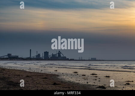 Industriali di recar costa al tramonto. A nord-est dell'Inghilterra. 2018 Foto Stock