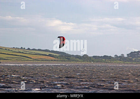 Windsurf sul mare a Allonby Foto Stock