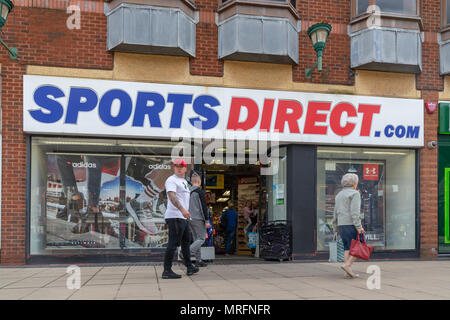 12 Maggio 2018 - Sport Direct shop nel vecchio mercato del pesce area del centro citta' di Warrington, accanto al Golden Square, Cheshire, Inghilterra, Regno Unito Foto Stock