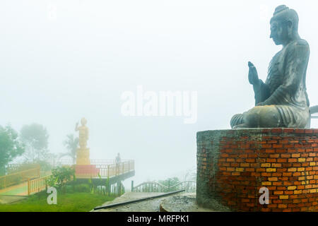 Statua di Buddha nel Pra Putta Teepangkorn tempio, Koh Samui, Thailandia Foto Stock