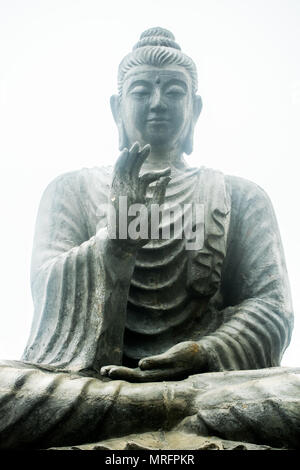 Statua di Buddha nel Pra Putta Teepangkorn tempio, Koh Samui, Thailandia Foto Stock