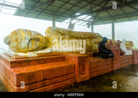 Statua di Buddha nel Pra Putta Teepangkorn tempio, Koh Samui, Thailandia Foto Stock