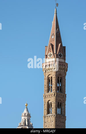 Cupola del Brunelleachi e la Chiesa della Badia Florentina, Firenze, Tusacany, Italia, Europa Foto Stock