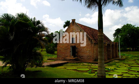 Vista esterna di storage di polvere da sparo in Fort Nieuw Amsterdam Marienburg, Suriname Foto Stock