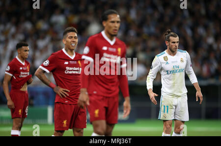 Del Real Madrid in Gareth balla (a destra) durante la finale di UEFA Champions League alla NSK Olimpiyskiy Stadium, Kiev. Stampa foto di associazione. Picture Data: Sabato 26 Maggio, 2018. Vedere PA storia partite di Champions League. Foto di credito dovrebbe leggere: Nick Potts/PA FILO Foto Stock