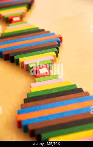 Legno Materiale Montessori per matematica Cuisenaire aste Foto Stock