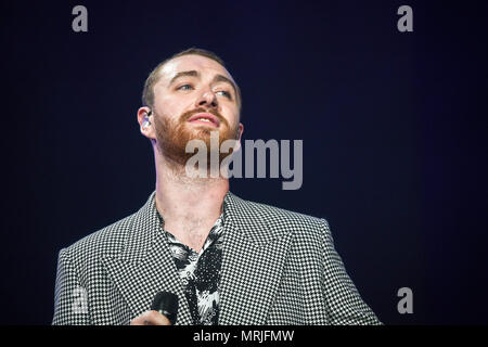 Sam Smith compie durante il primo giorno di BBC Radio 1's più grande weekend al Parco Singleton, Swansea. Foto Stock