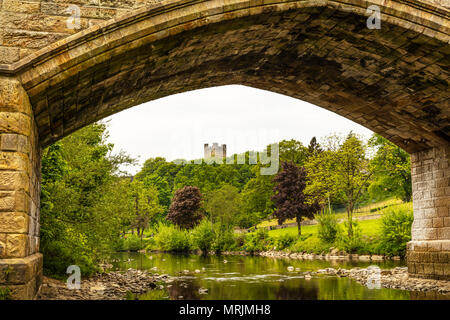 Richmond Castle Yorkshire, Richmond Castle in Richmond, North Yorkshire, antico, arco, Architettura, British, Fiume Swale, Yorkshire Dales, Richmond Foto Stock