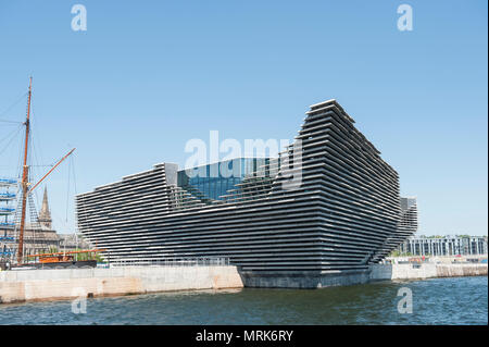 V&A Dundee dal fiume Tay Foto Stock