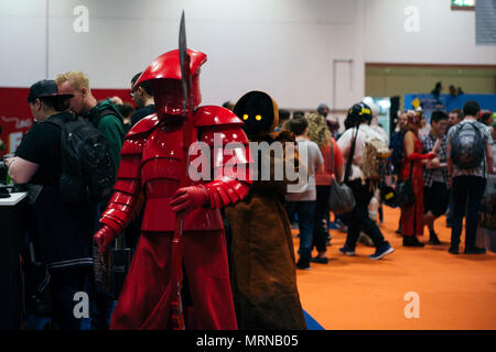 Londra, Regno Unito. 26 Maggio, 2018. Gli ospiti, partecipanti celebrità a MCM London Comic Con in estate, maggio 2018. I fan si sono riuniti per celebrare la cultura popolare con i colloqui, mostre, ingaggi e meetups. © Simone re/ Alamy Live News Foto Stock