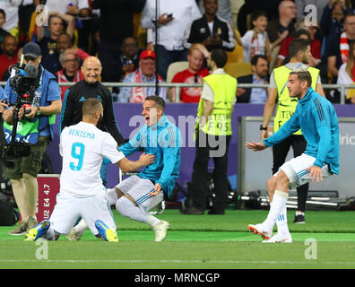 Kiev, Ucraina. 26 Maggio, 2018. Real Madrid giocatori festeggiare dopo aver segnato un gol durante la finale di UEFA Champions League 2018 gioco contro il Liverpool a NSC Olimpiyskiy Stadium di Kiev, Ucraina. Il Real Madrid vince 3-1. Credito: Oleksandr Prykhodko/Alamy Live News Foto Stock