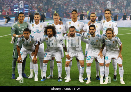 Kiev, Ucraina. 26 Maggio, 2018. Il Real Madrid i giocatori posano per una foto di gruppo prima della finale di UEFA Champions League 2018 gioco contro il Liverpool a NSC Olimpiyskiy Stadium di Kiev, Ucraina. Credito: Oleksandr Prykhodko/Alamy Live News Foto Stock