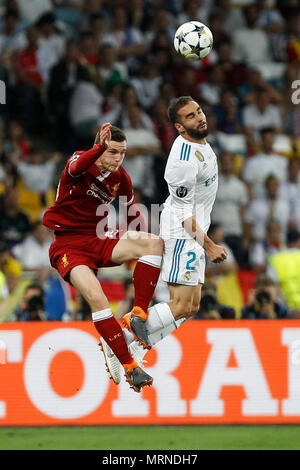 Kiev, Ucraina. 26 Maggio, 2018. Andrew Robertson di Liverpool e Daniel Carvajal del Real Madrid durante la finale di UEFA Champions League match tra il Real Madrid e il Liverpool a Olimpiyskiy National Sports Complex su 26 Maggio 2018 a Kiev, Ucraina. (Foto di Daniel Chesterton/phcimages.com) Credit: Immagini di PHC/Alamy Live News Foto Stock