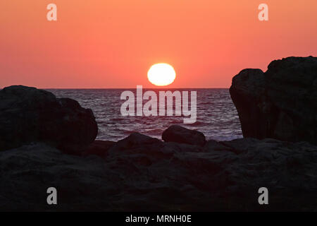 St Andrews, Scotland, Regno Unito, 27 maggio, 2018. Il sole sorge in St Andrews su May Bank Holiday Domenica, © Ken Jack / Alamy Live News Foto Stock