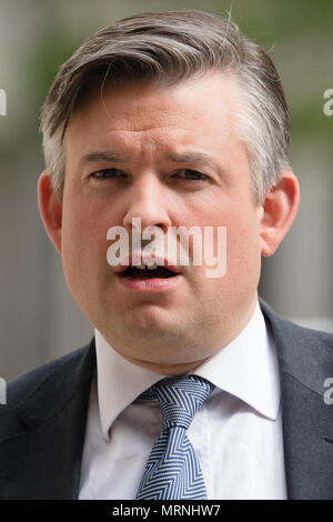 Londra, Regno Unito. 27 maggio 2018. Ombra il Segretario di Stato per la salute, Jon Ashworth, lascia la BBC studios dopo che compaiono su "L'Andrew Marr Show'. Credito: TPNews/Alamy Live News Foto Stock