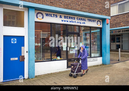 Wilts & Berks Canal Trust shop nel centro di Swindon Foto Stock