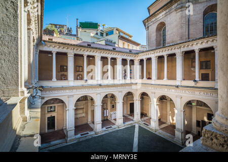 Chiostro del Bramante in Santa Maria della Pace chiesa barocca nei pressi di Piazza Navona Foto Stock