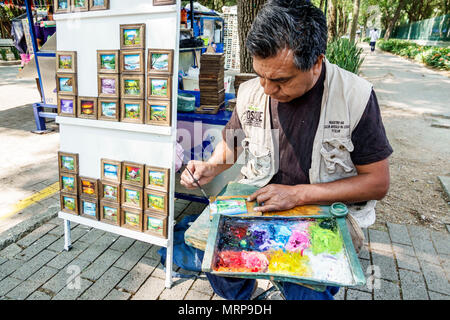 Città del Messico, Polanco, ispanico, immigranti immigrati, messicano, Bosque de Chapultepec parco forestale parque, venditori venditori venditori venditori vendere, stallo bancarelle boo Foto Stock