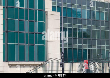 Vista astratta del SIS di edificio o di MI6 Edificio a Vauxhall Croce, sede del Secret Intelligence Service Foto Stock