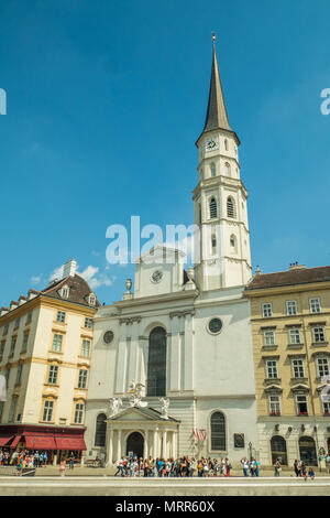 St Michaels chiesa cattolica di stile romanico, Vienna, Austria Foto Stock