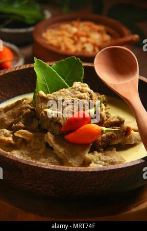 Gulai Kambing. Giavanesi tradizionali di montone zuppa di curry. Foto Stock