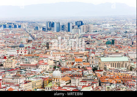 Napoli vista panoramica in background il business Centro Direzionale, Campania, Italia, Europa Foto Stock