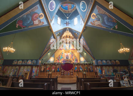 Ben Lomond, California - 24 Maggio 2018: interni dei Santi Pietro e Paolo antiochena chiesa ortodossa. Foto Stock