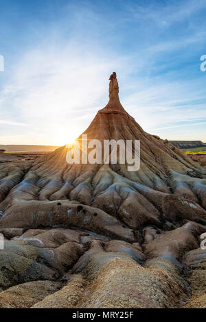 Castildetierra al tramonto. Castildetierra, Arguedas, Bardenas Reales parco naturale, Navarra, Spagna, Europa Foto Stock