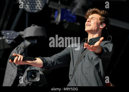 Shawn Mendes esegue durante la seconda giornata della BBC Radio 1's più grande weekend al Parco Singleton, Swansea. Foto Stock