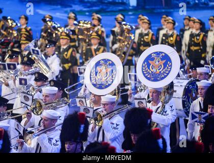 170712-N-ED185-257 HONG KONG (12 luglio 2017) -- STATI UNITI 7 Banda della flotta esegue al 2017 militare internazionale di tatuaggio. Durante il militare internazionale di tatuaggio, U.S. 7 Banda della flotta eseguita con bande militari provenienti da Cina, Mongolia, Paesi Bassi, in Scozia e in Russia. (U.S. Foto di Marina di Massa lo specialista di comunicazione 1a classe Brian G. Reynolds) Foto Stock