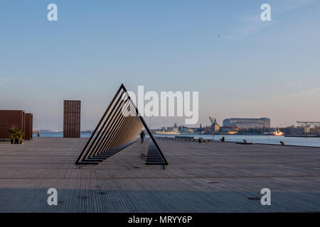 Suono metal piramide scultura in Copenhagen, Danimarca Foto Stock