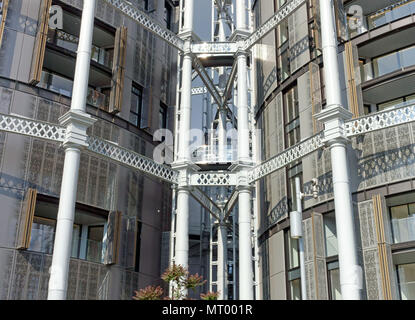 145 appartamenti costruiti all'interno di gas vittoriano telai di supporto, St Pancras serratura, King's Cross, Londra Foto Stock