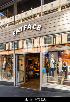 Facciata e aprire la porta di ingresso del Fatface, uno stile di vita abbigliamento e accessori, catena a Buchanan St, Central Glasgow, Scotland, Regno Unito Foto Stock