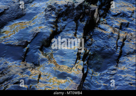 Acqua, rock, riflessione, hogfossen, hamra nationalpark, Svezia Foto Stock