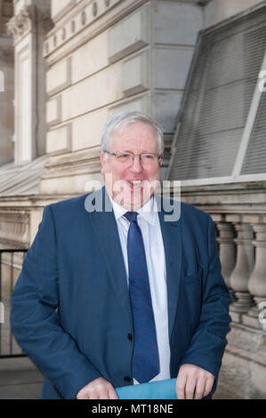 Whitehall, Londra, Regno Unito. 13 settembre 2016. I ministri del governo di arrivare a Downing Street a frequentare il settimanale riunione del gabinetto. Nella foto: Il cancelliere Foto Stock