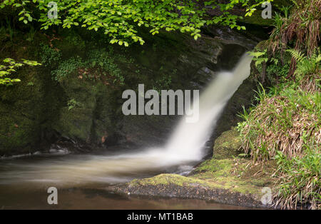 Piccola cascata in cascata di Pistyll Rhaeadr in Galles Foto Stock