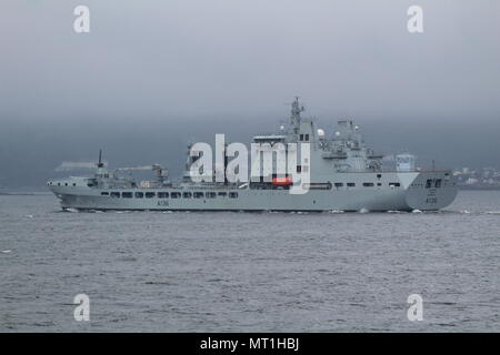 RFA Tidespring (A136), una marea-class tanker azionato dalla Flotta Reale ausiliario, voce giù il Clyde per l'inizio dell'esercizio comune della Warrior 18-1. Foto Stock