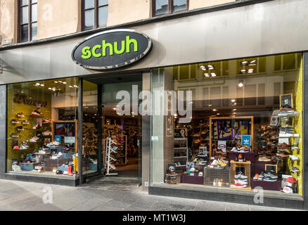 Negozio di fronte e aprire la porta di ingresso all'schuh retail visualizza shop in Argyle Street, Glasgow, Scotland, Regno Unito Foto Stock