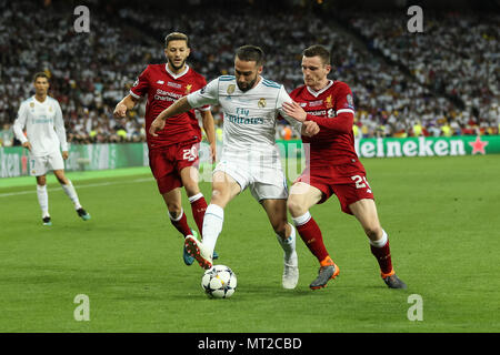 Adam Lallana di Liverpool, Daniel Carvajal del Real Madrid e Andrea Robertson di Liverpool durante la finale di UEFA Champions League match tra il Real Madrid e il Liverpool a Olimpiyskiy National Sports Complex su 26 Maggio 2018 a Kiev, Ucraina. (Foto di Daniel Chesterton/phcimages.com) Foto Stock