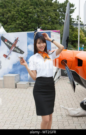 2018/05/26 Chiba, per il quarto anno. Il terzo round del popolare Red Bull Air Race World Championship 2018 si è tenuta a Chiba GIAPPONE. Airrace Hostess (foto di Michael Steinebach/AFLO) Foto Stock