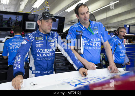 Concord, North Carolina, Stati Uniti d'America. 26 Maggio, 2018. Matt Kenseth (6) ingranaggi fino a pratica per la coca-cola 600 a Charlotte Motor Speedway in concordia, North Carolina. Credito: Stephen A. Arce/ASP/ZUMA filo/Alamy Live News Foto Stock