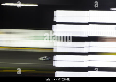 Concord, North Carolina, Stati Uniti d'America. 28 Maggio, 2018. Jimmie Johnson (48) Le gare lungo il tratto posteriore durante la coca-cola 600 a Charlotte Motor Speedway in concordia, North Carolina. Credito: Stephen A. Arce/ASP/ZUMA filo/Alamy Live News Foto Stock