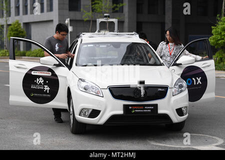 Guiyan, Guiyan, Cina. 26 Maggio, 2018. Guiyang, Cina-26Maggio 2018: Il 1° DIY KuaiKai Robocars Selfdriving Concorso è tenuto di Guiyang, nel sud-ovest della Cina di Guizhou. Credito: SIPA Asia/ZUMA filo/Alamy Live News Foto Stock