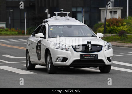 Guiyan, Guiyan, Cina. 26 Maggio, 2018. Guiyang, Cina-26Maggio 2018: Il 1° DIY KuaiKai Robocars Selfdriving Concorso è tenuto di Guiyang, nel sud-ovest della Cina di Guizhou. Credito: SIPA Asia/ZUMA filo/Alamy Live News Foto Stock