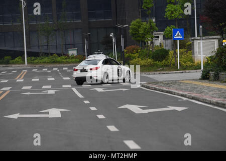 Guiyan, Guiyan, Cina. 26 Maggio, 2018. Guiyang, Cina-26Maggio 2018: Il 1° DIY KuaiKai Robocars Selfdriving Concorso è tenuto di Guiyang, nel sud-ovest della Cina di Guizhou. Credito: SIPA Asia/ZUMA filo/Alamy Live News Foto Stock